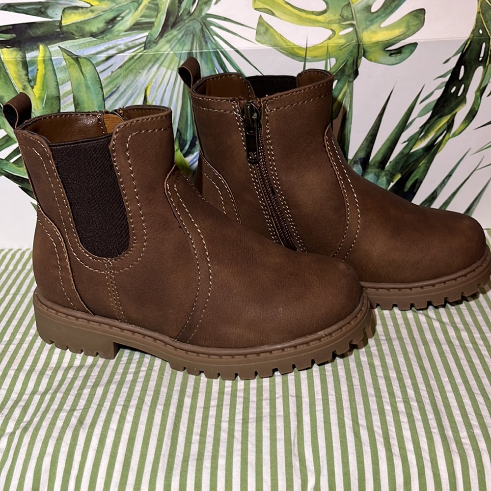 NIB KIDS BOOTS BROWN SZ 10